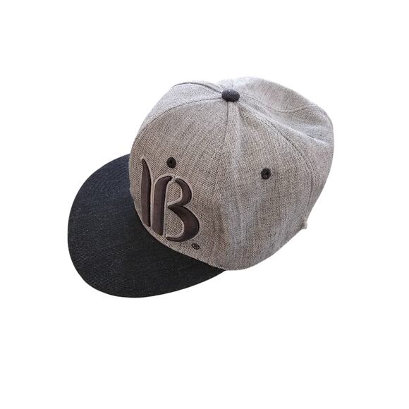 Uluru Breckenridge, CO hat with flat brim. Silver& Gray Adjustable snapback - Picture 2 of 6